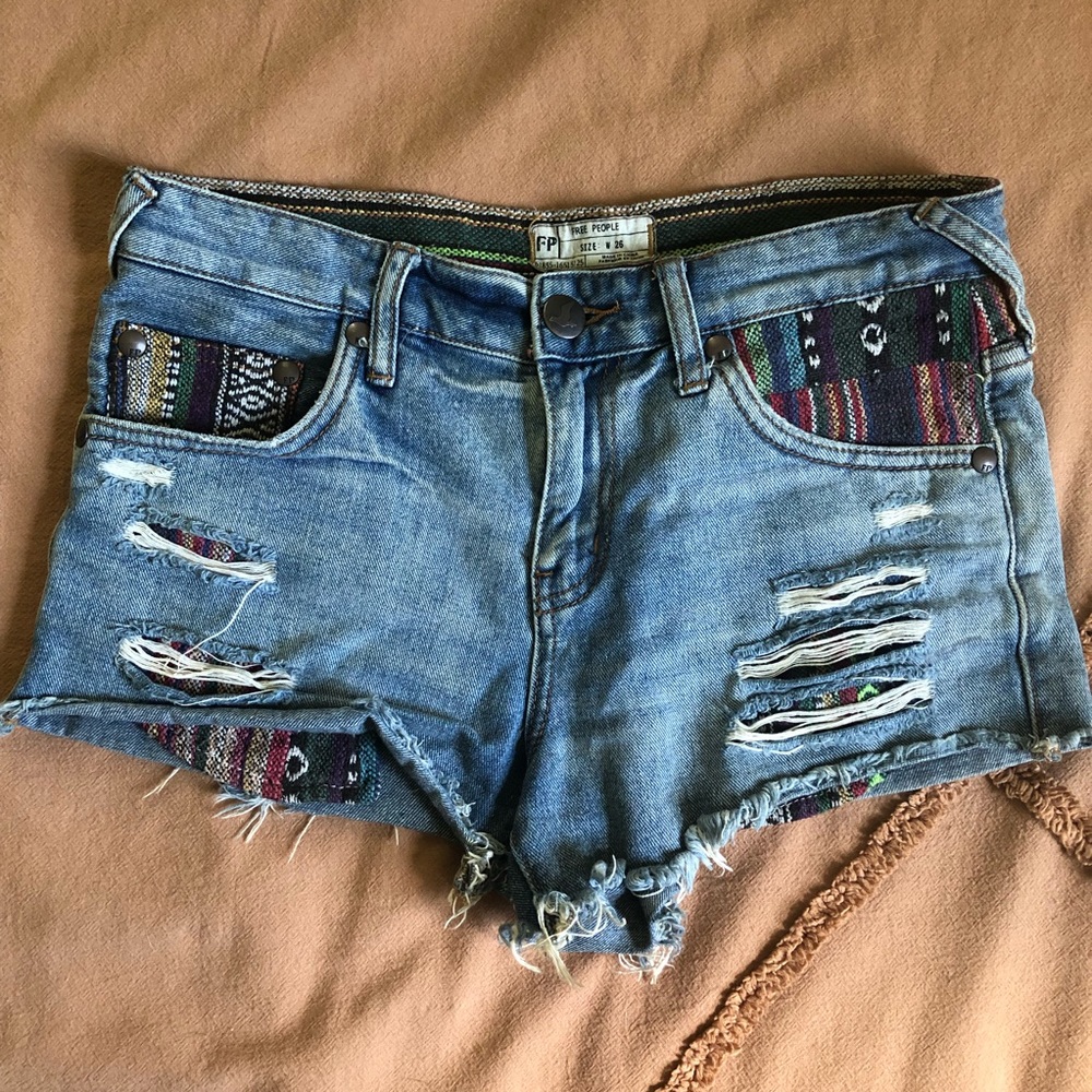 Free People Distressed denim Rugged Baja Shorts Size 26 - Picture 3 of 16